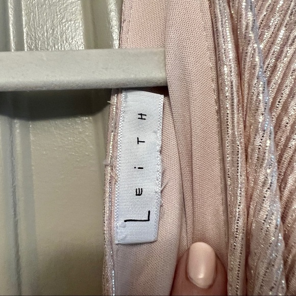 Leith Blush Silver Crinkle V-Neck Formal Mid Length Dress Size 8-10 Wedding Vibe - Picture 5 of 6